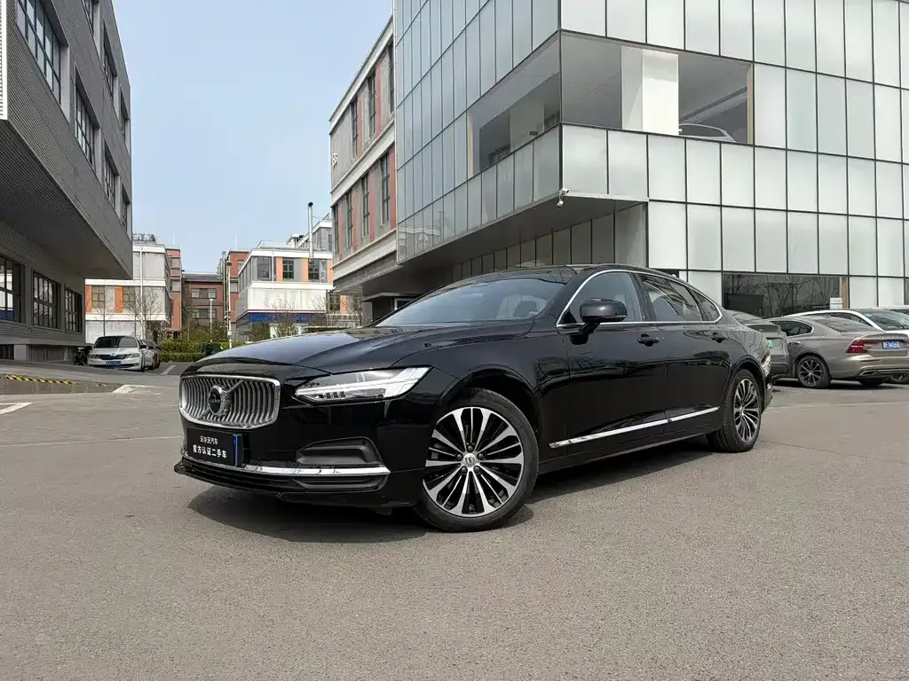 Volvo S90 — фото 1