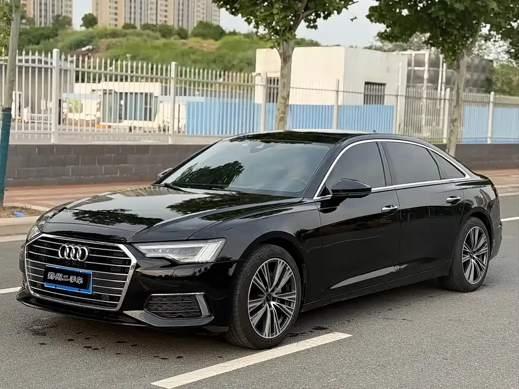 Audi A6L — фото 1