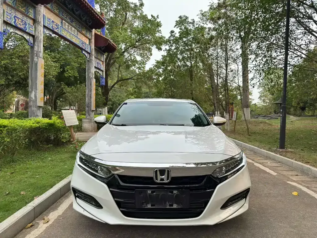Honda Accord — фото 9