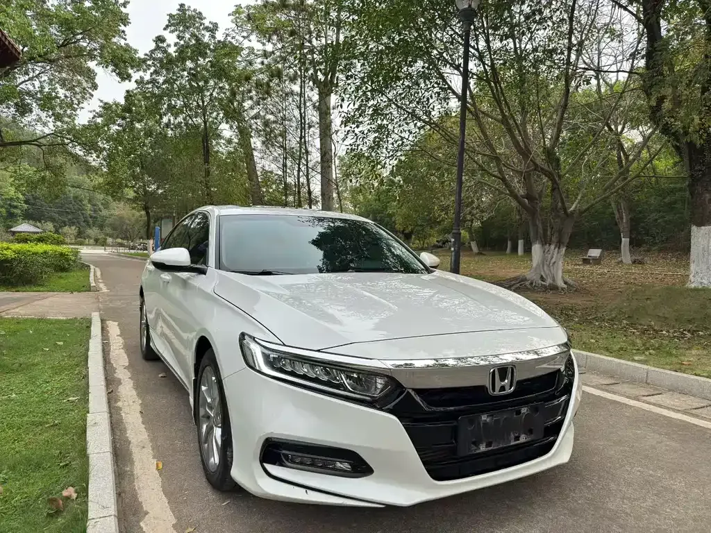 Honda Accord — фото 7