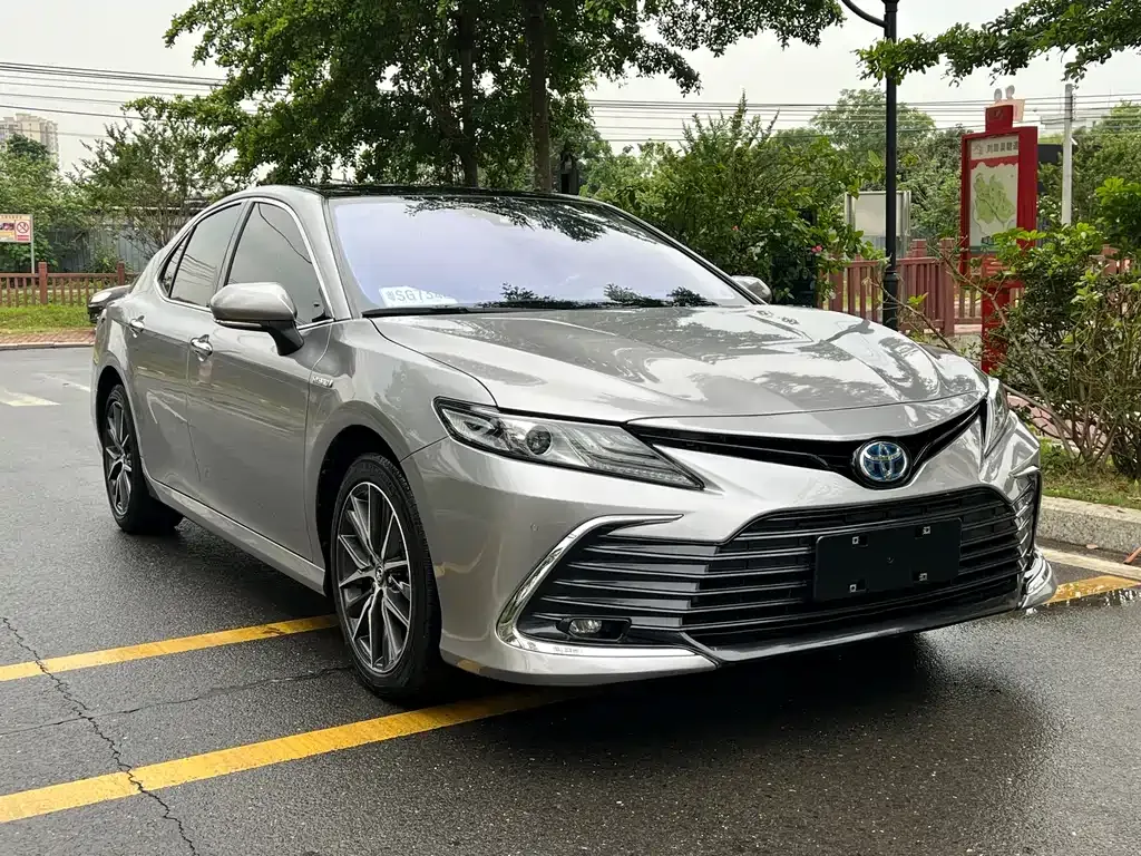 Toyota Camry — фото 10
