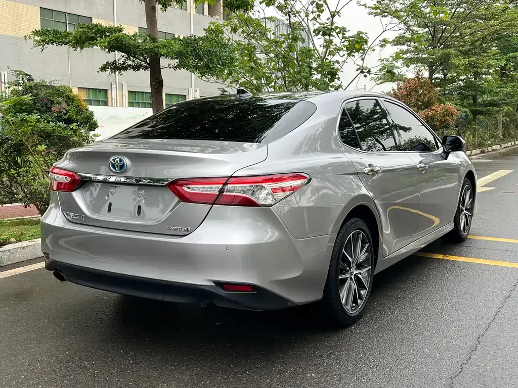 Toyota Camry — фото 9