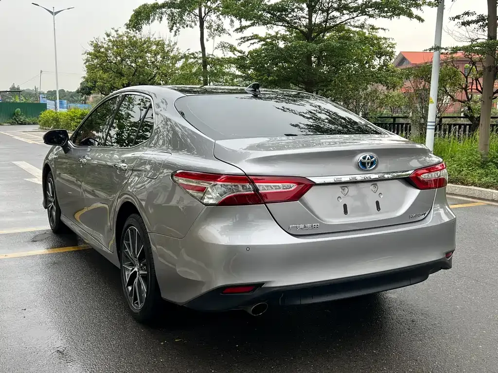Toyota Camry — фото 7