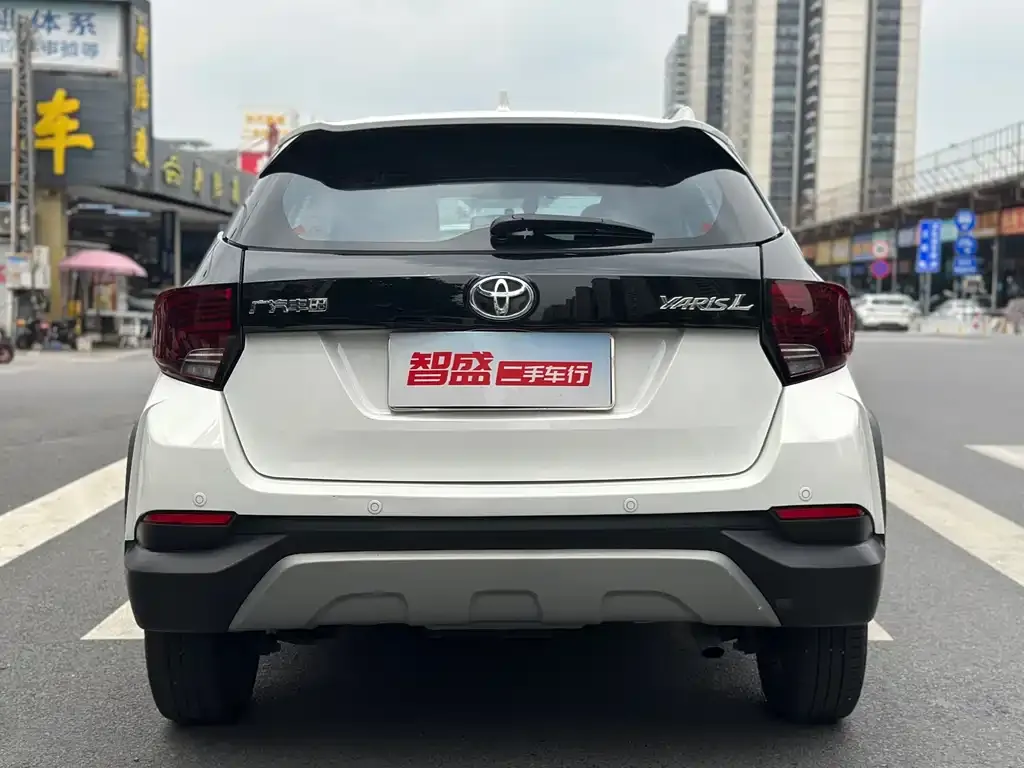 Toyota Yaris L — фото 2