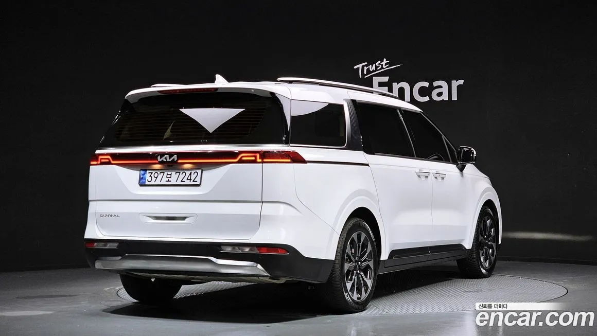 Kia Carnival — фото 4