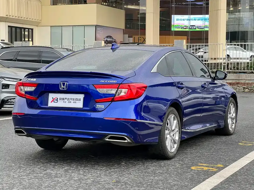 Honda Accord — фото 10