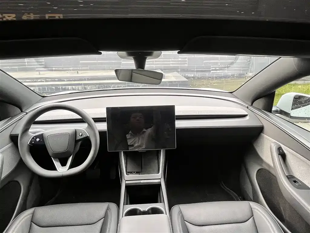 Tesla Model Y — фото 4