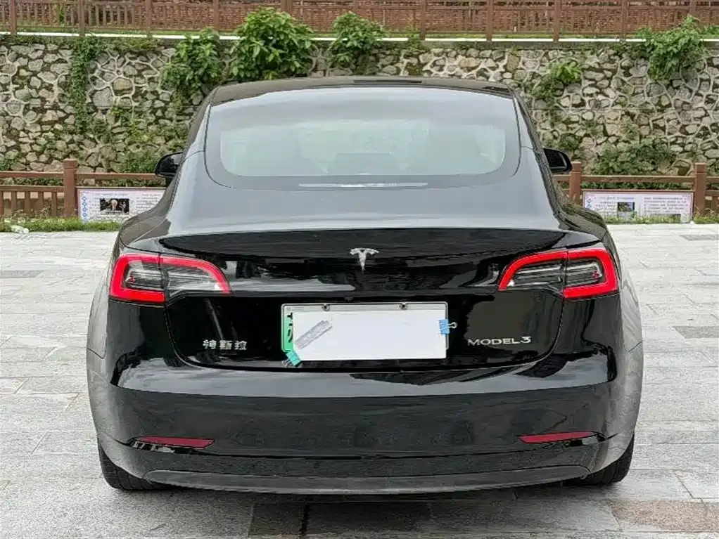 Tesla Model 3 — фото 7