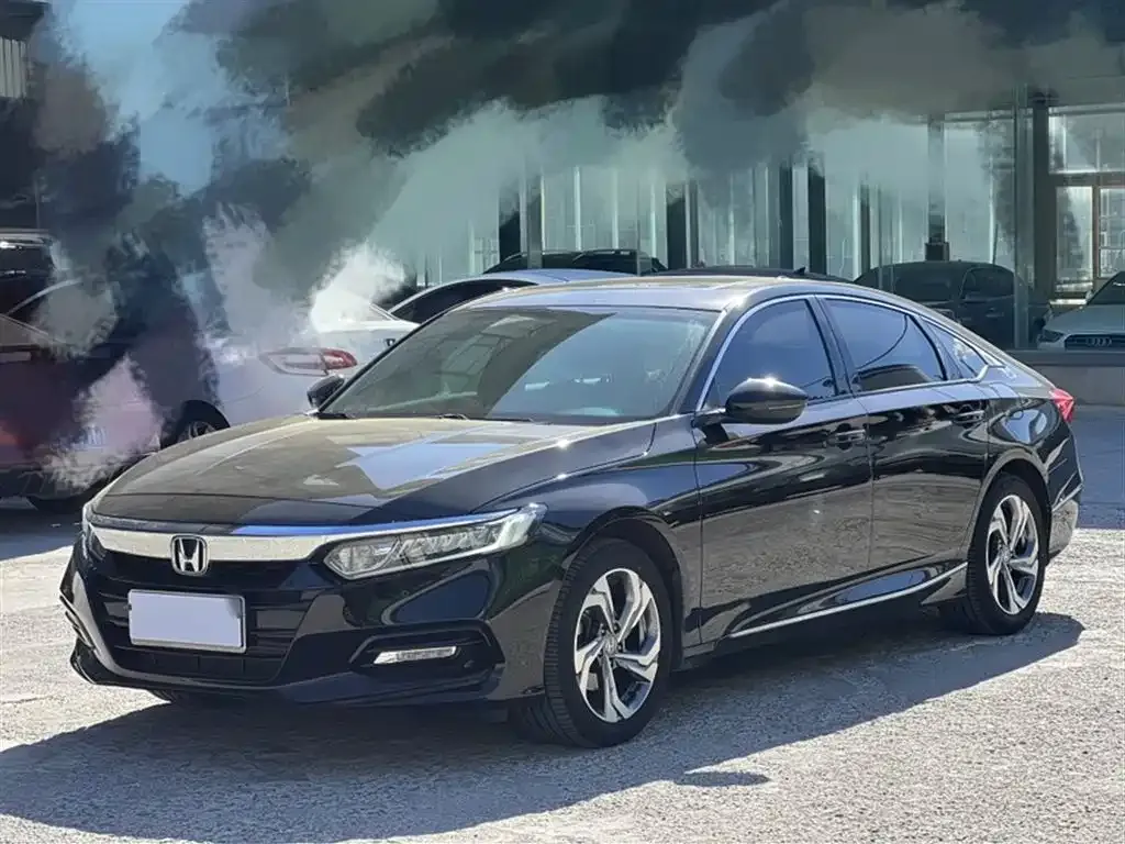 Honda Accord — фото 1