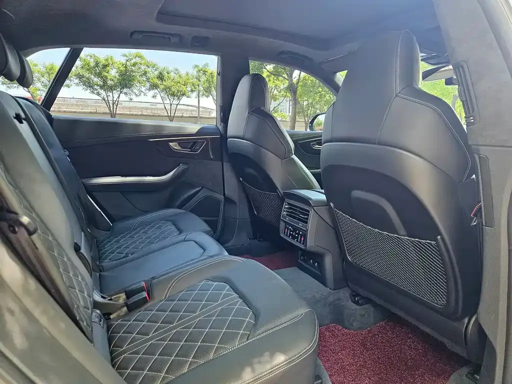 Audi Q8 2023 из CN, фото 4
