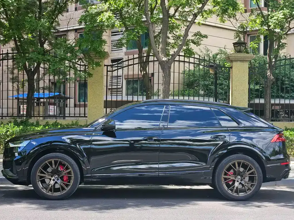 Audi Q8 2023 из CN, фото 7