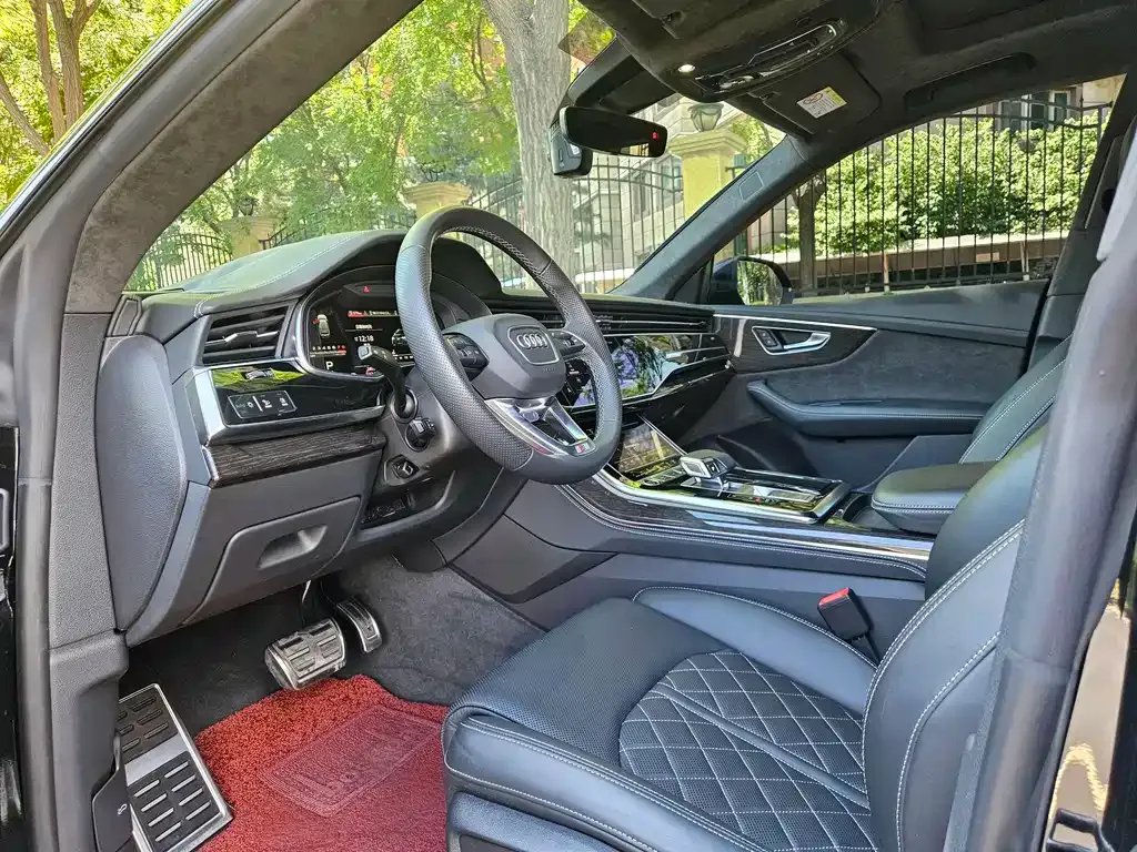 Audi Q8 2023 из CN, фото 8