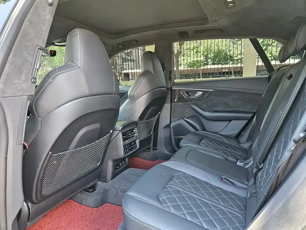 Audi Q8 2023 из CN, фото 6