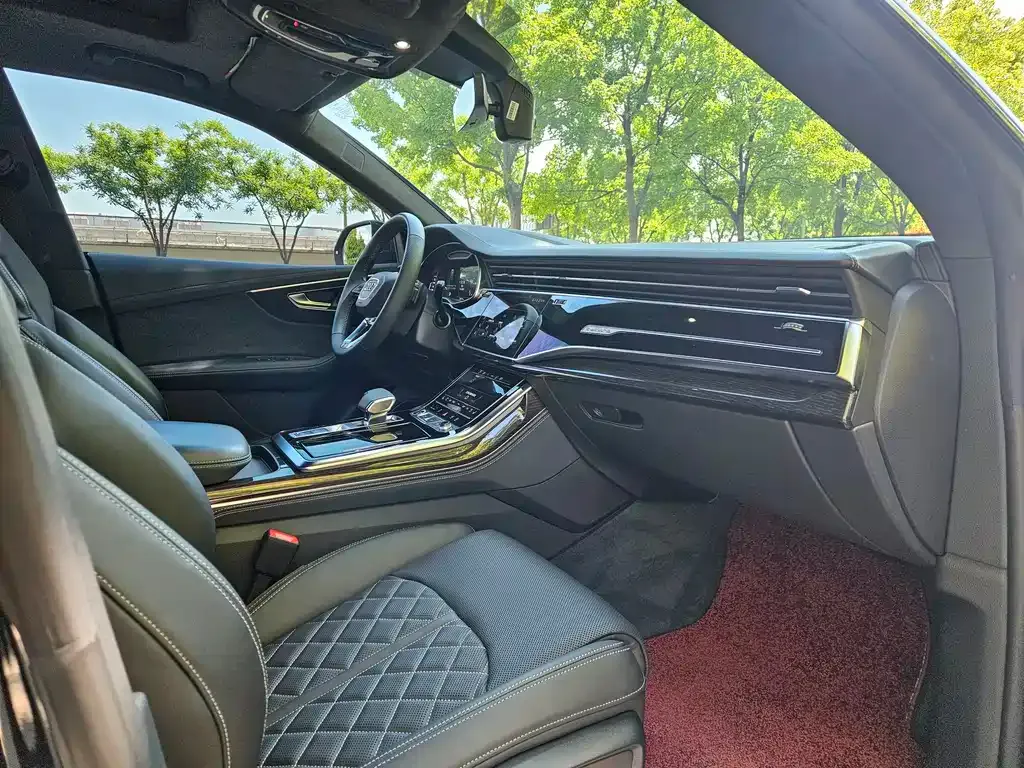 Audi Q8 2023 из CN, фото 3