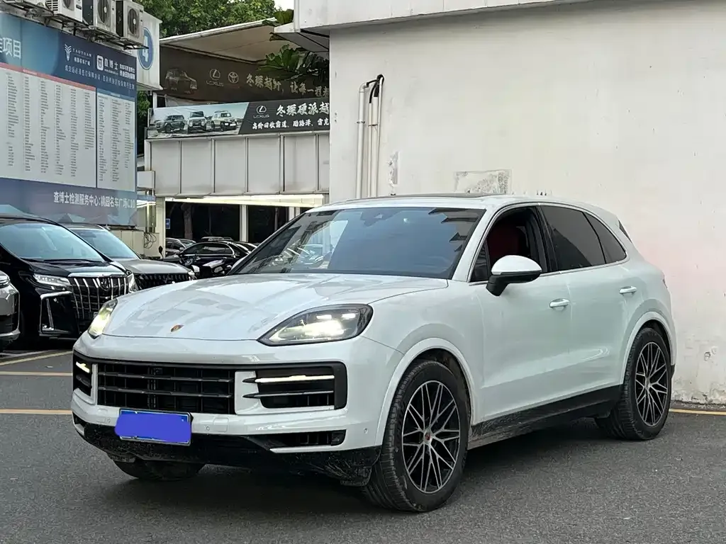 Porsche Cayenne — фото 1