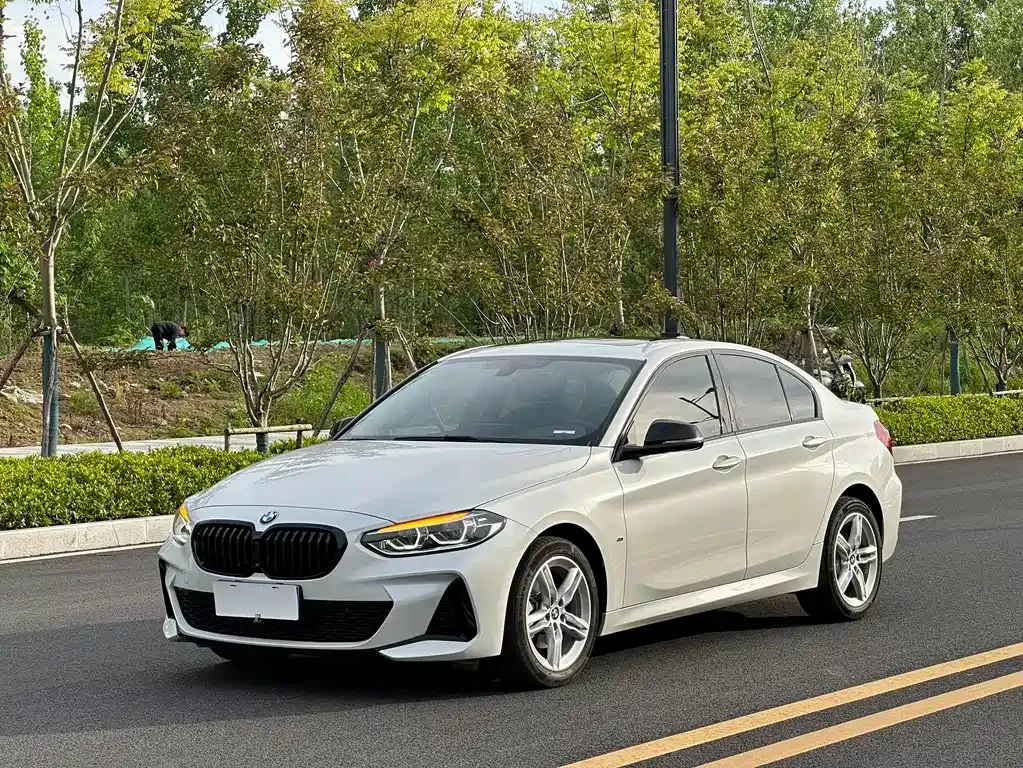 BMW 1 Series 2023 из CN, фото 1