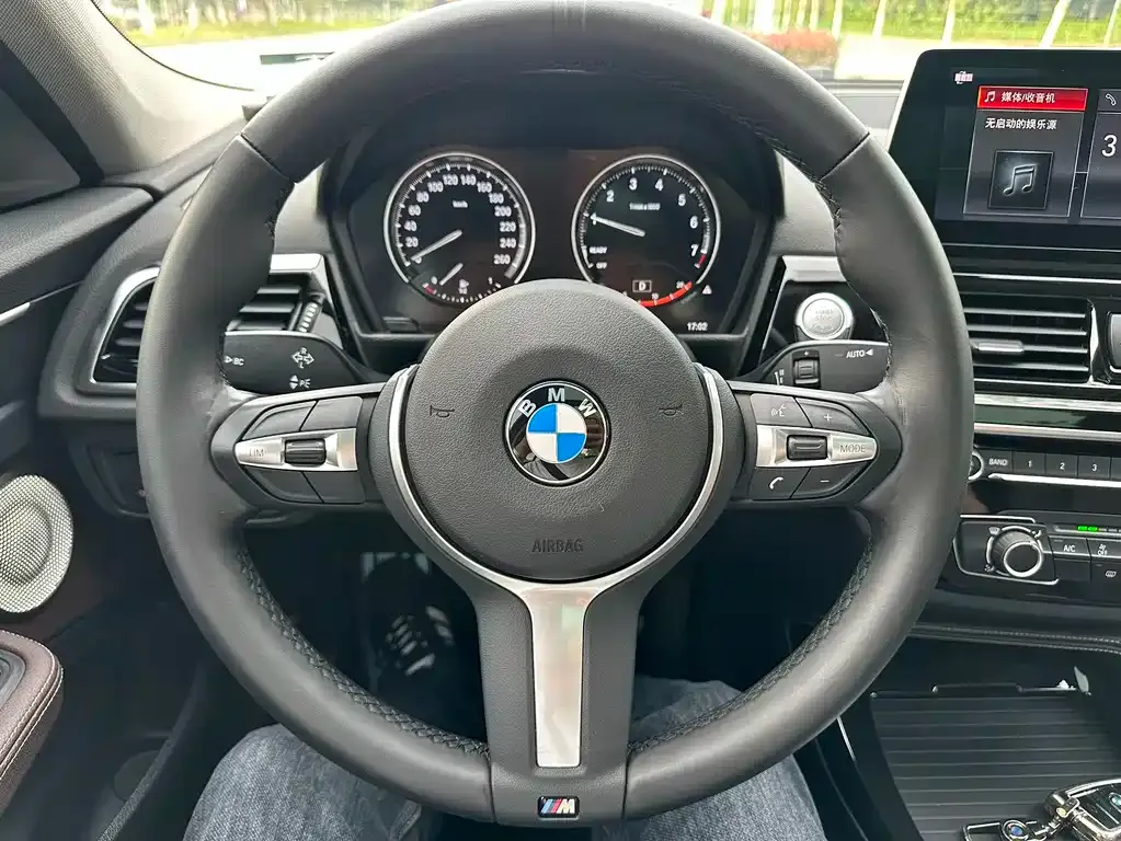 BMW 1 Series 2023 из CN, фото 3