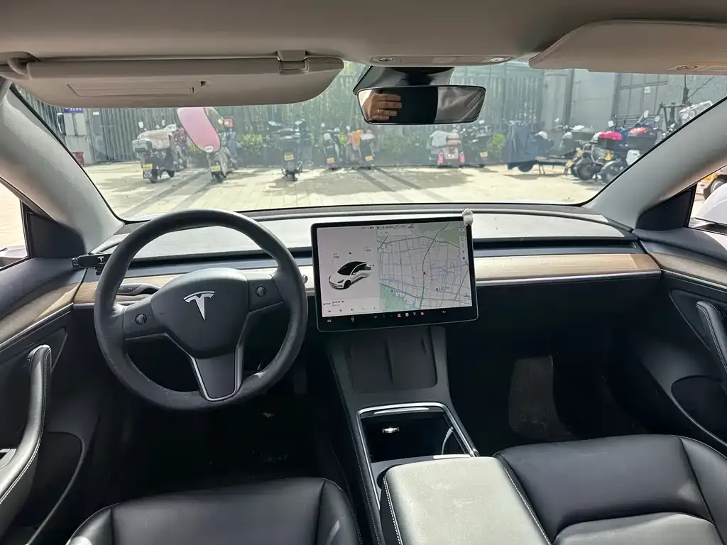 Tesla Model 3 — фото 2