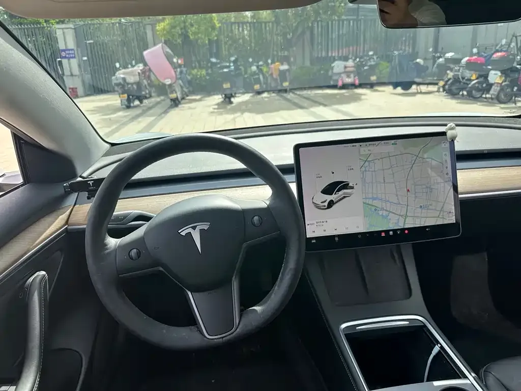 Tesla Model 3 — фото 6