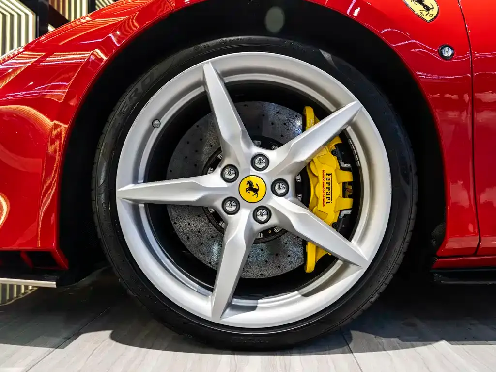 Ferrari F8 — фото 7