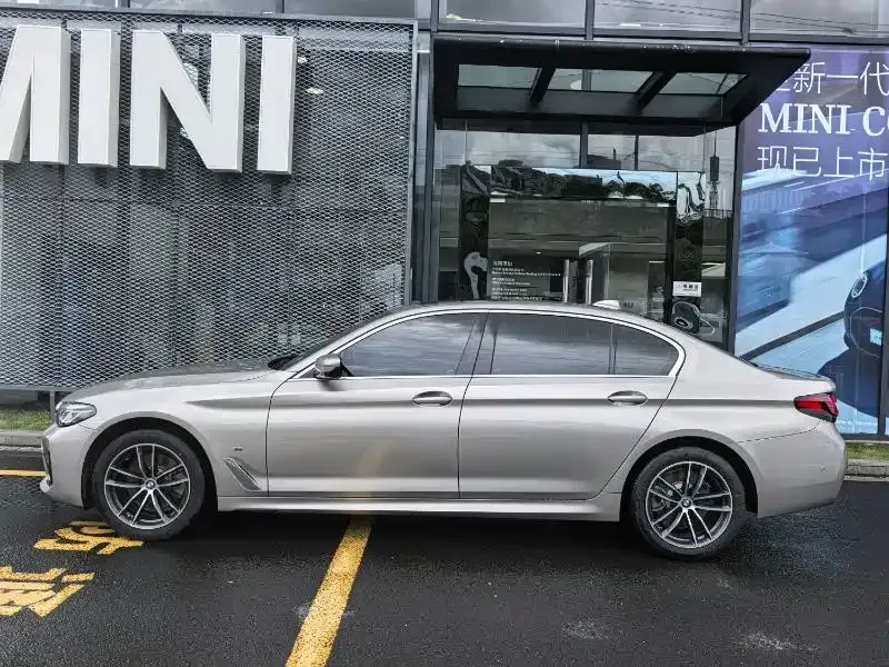 BMW 5 Series — фото 10