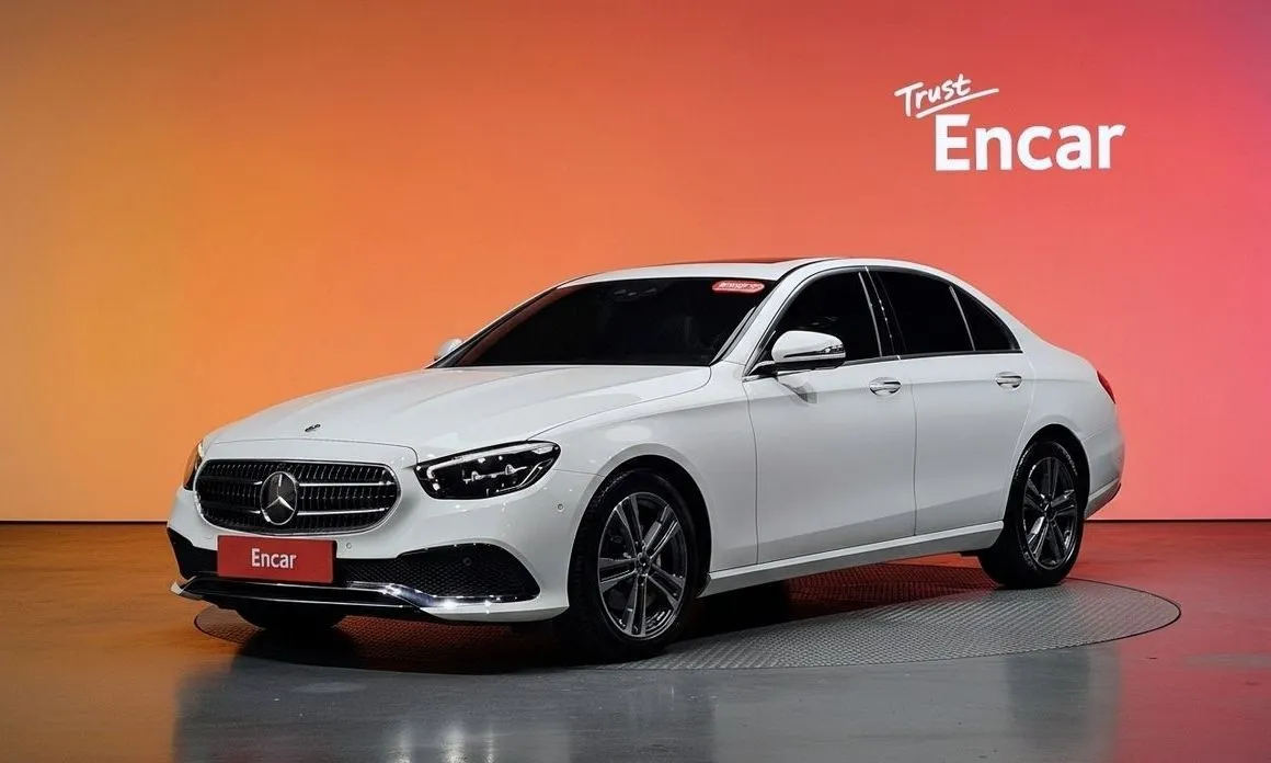 Mercedes-Benz E-Class — фото 1
