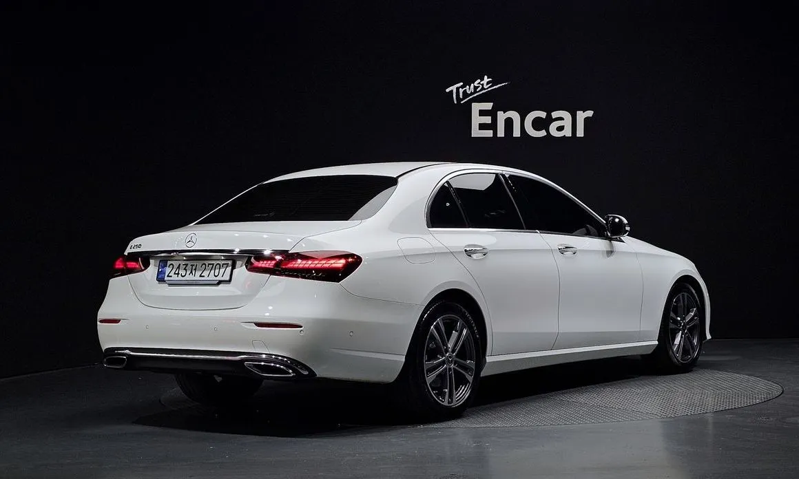Mercedes-Benz E-Class — фото 5