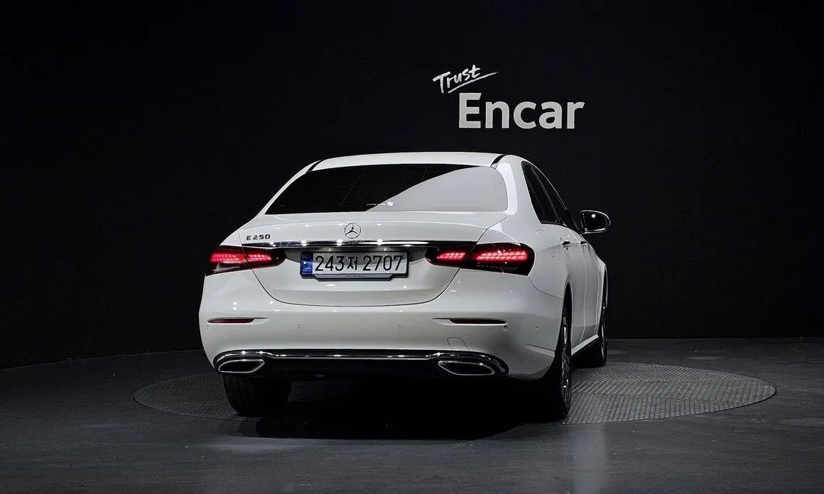 Mercedes-Benz E-Class — фото 2