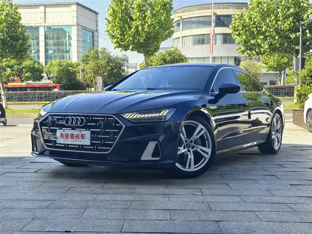 Audi A7L — фото 1
