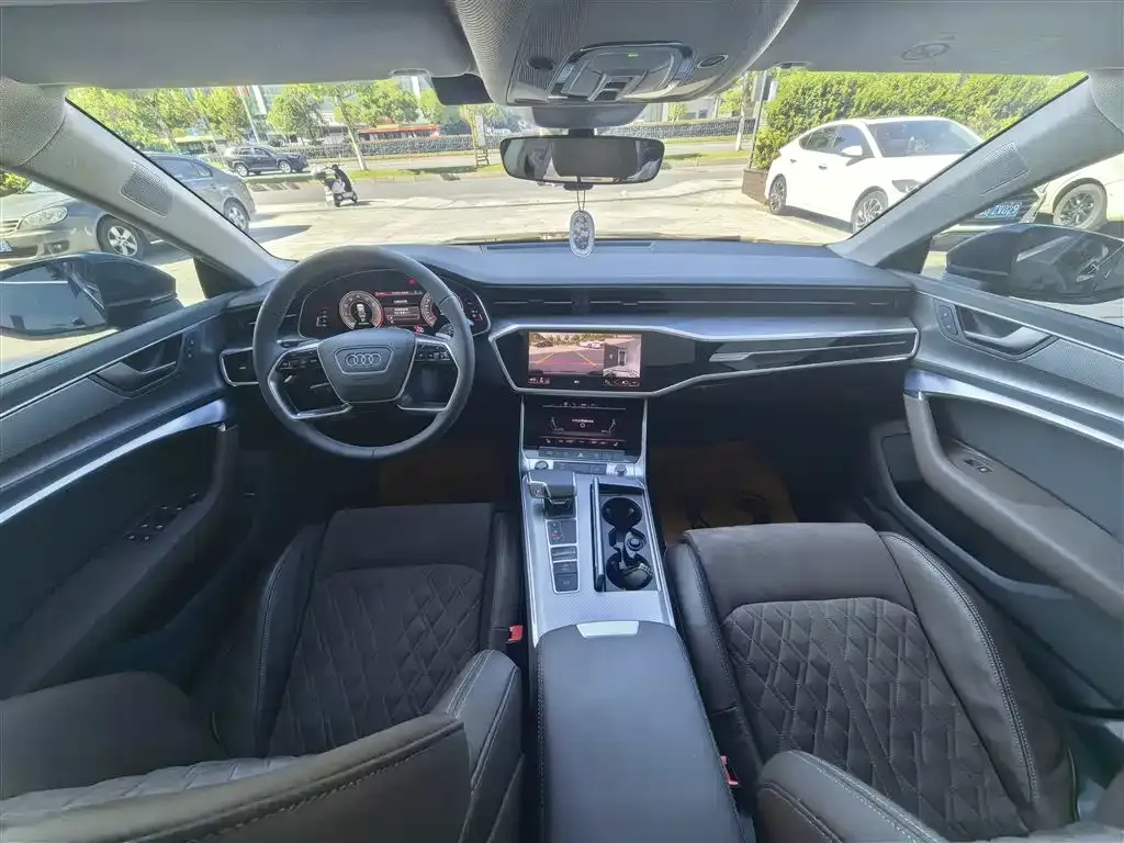 Audi A7L — фото 6
