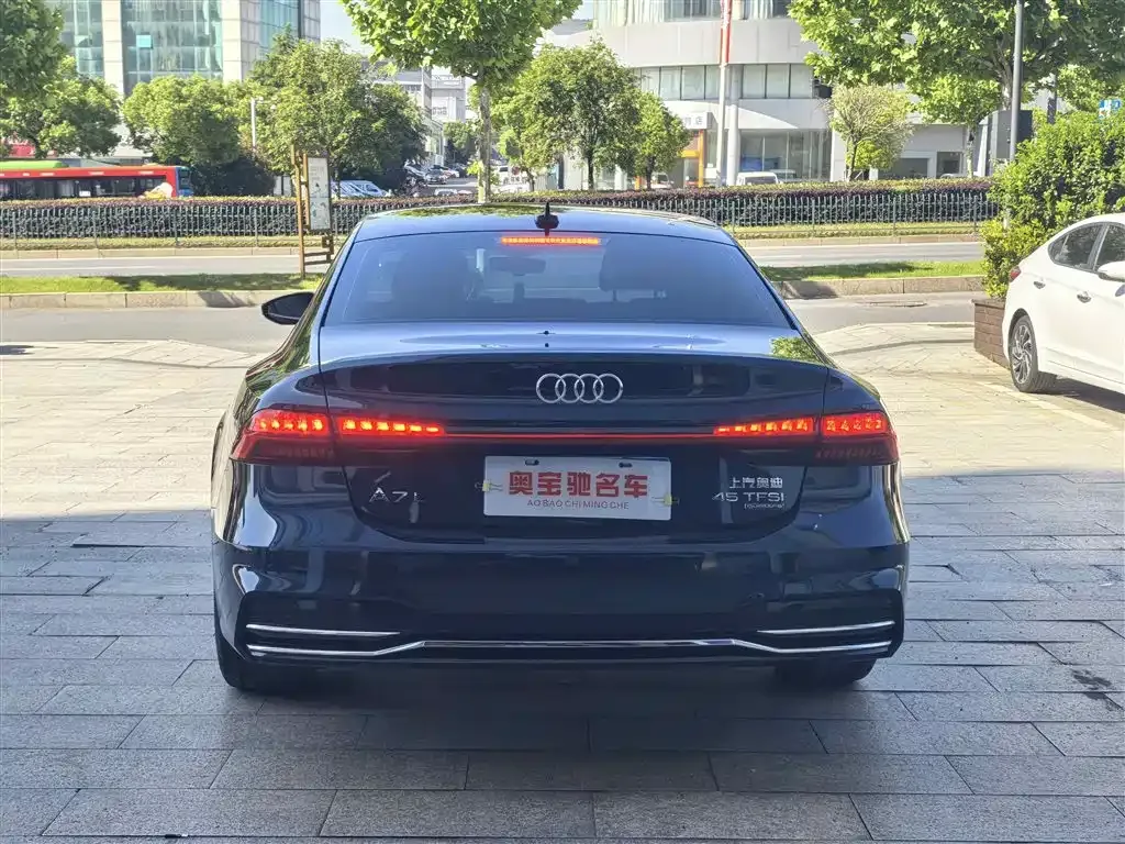 Audi A7L — фото 9