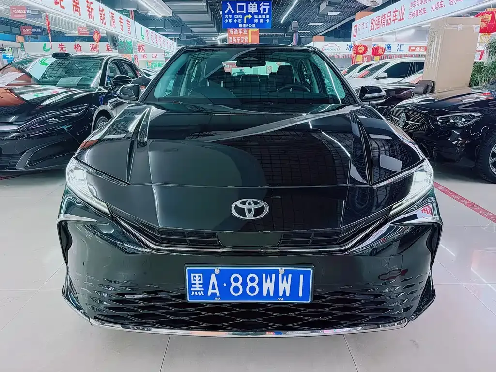 Toyota Camry — фото 6