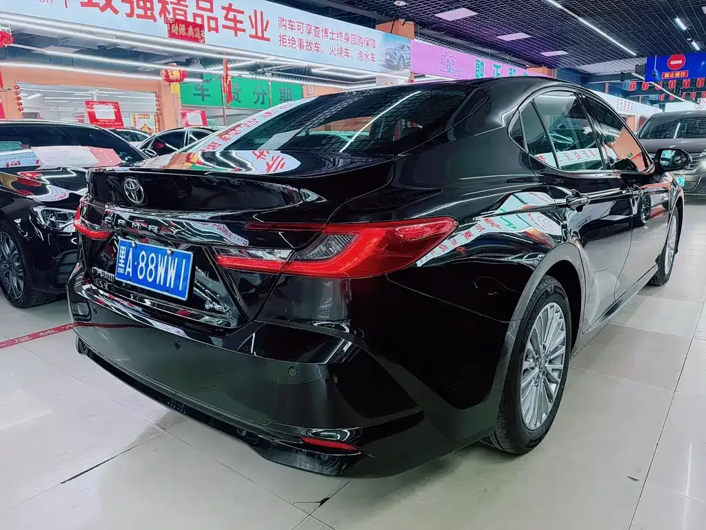 Toyota Camry — фото 7
