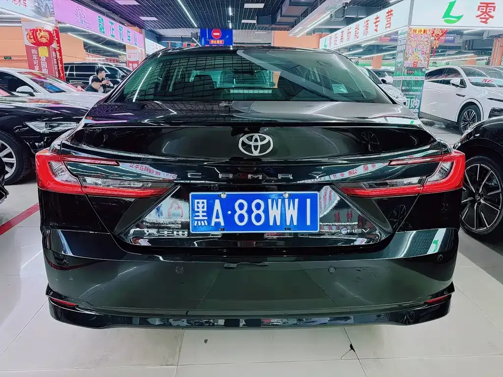 Toyota Camry — фото 8