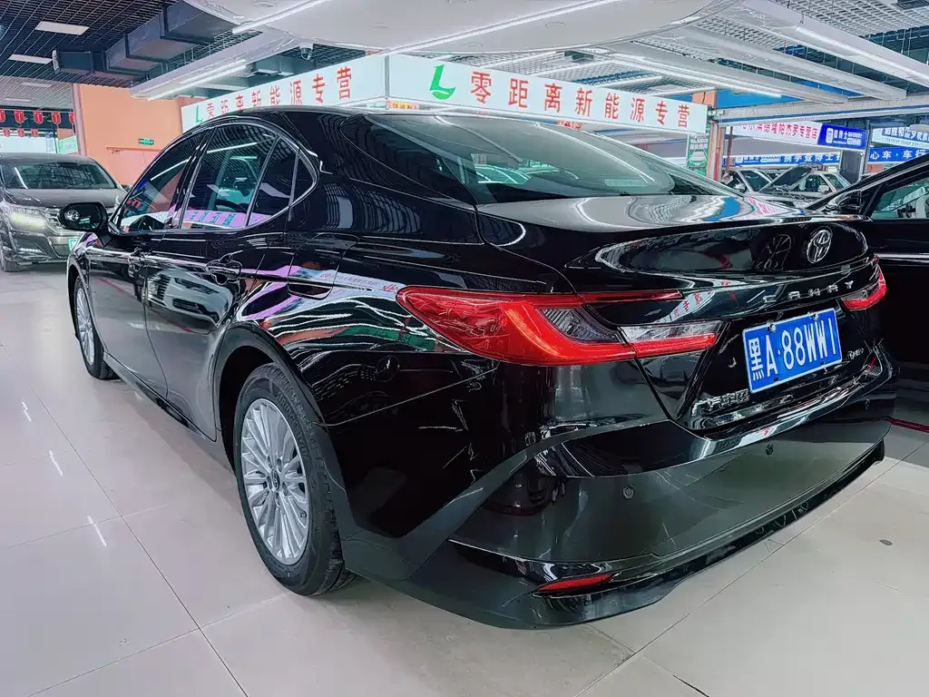 Toyota Camry — фото 4