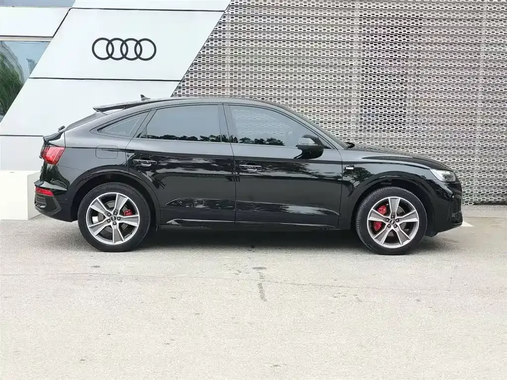 Audi Q5L Sportback — фото 7