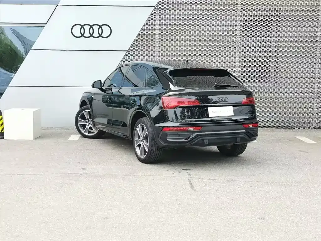 Audi Q5L Sportback — фото 6