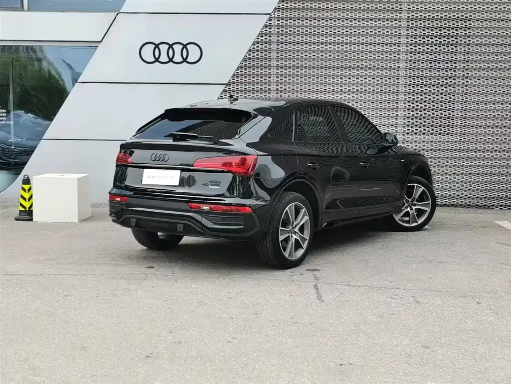 Audi Q5L Sportback — фото 5