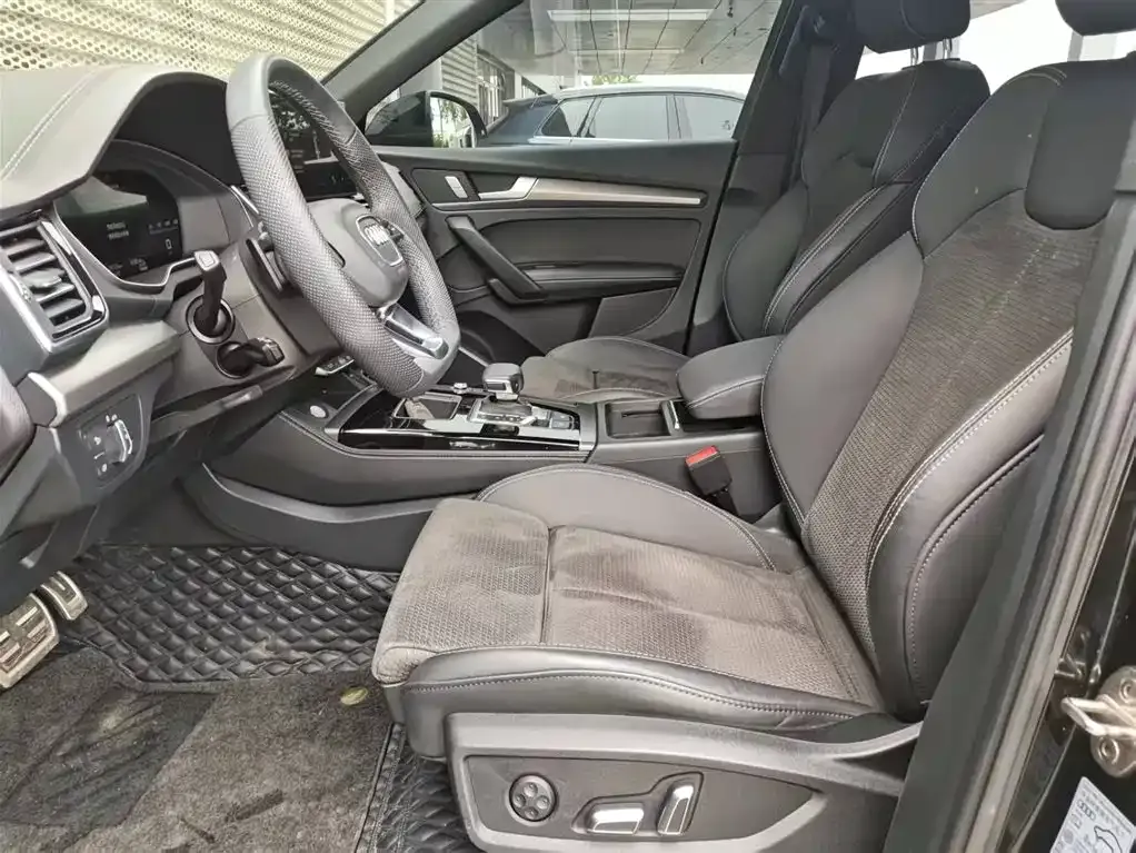Audi Q5L Sportback — фото 3
