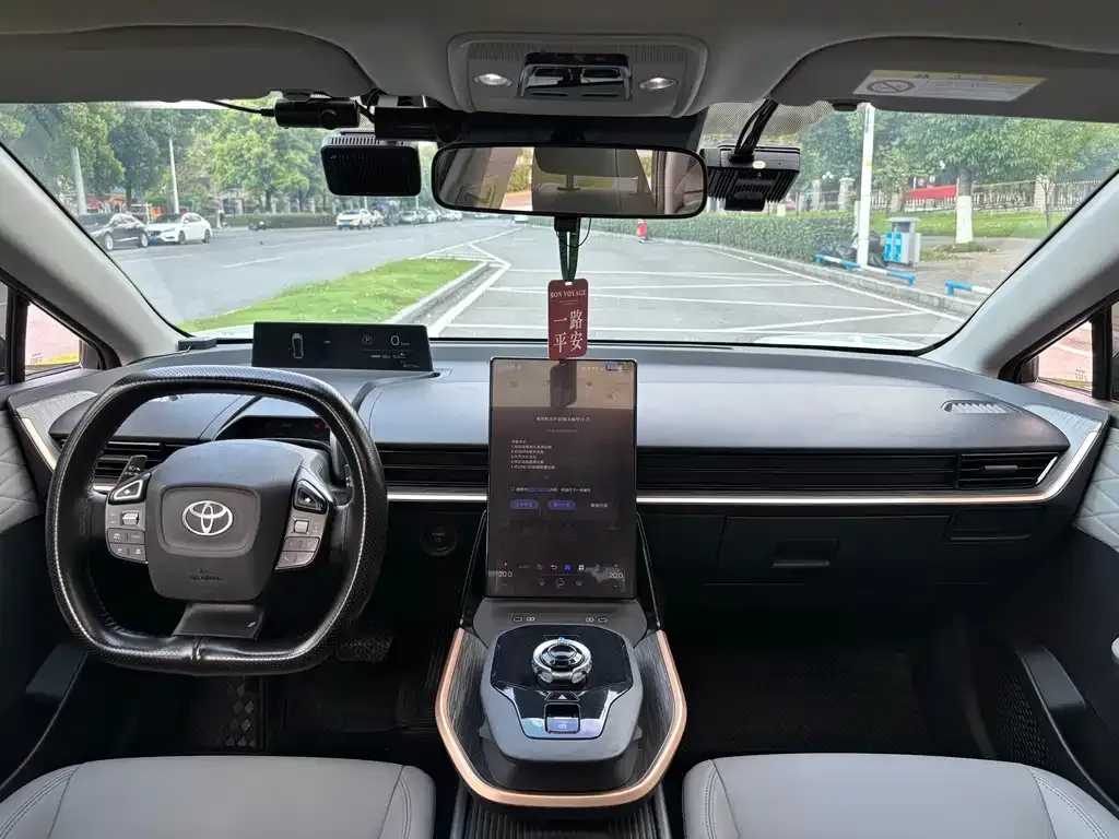 Toyota bZ3 2024 из CN, фото 3