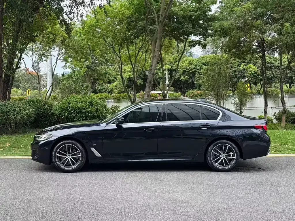 BMW 5 Series — фото 9