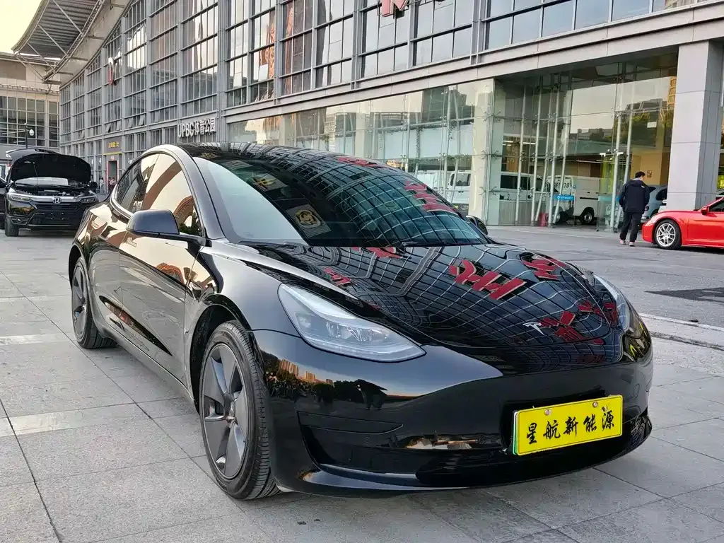 Tesla Model 3 — фото 10