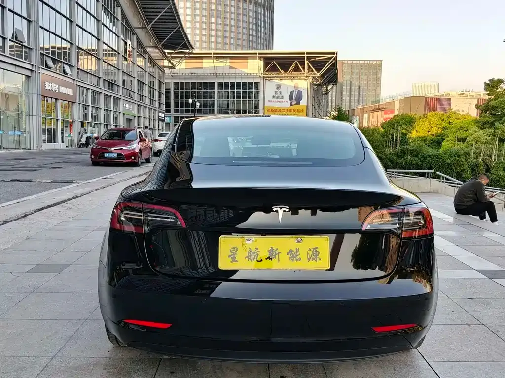 Tesla Model 3 — фото 9