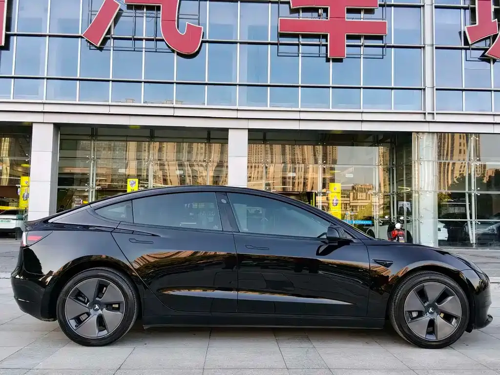 Tesla Model 3 — фото 5