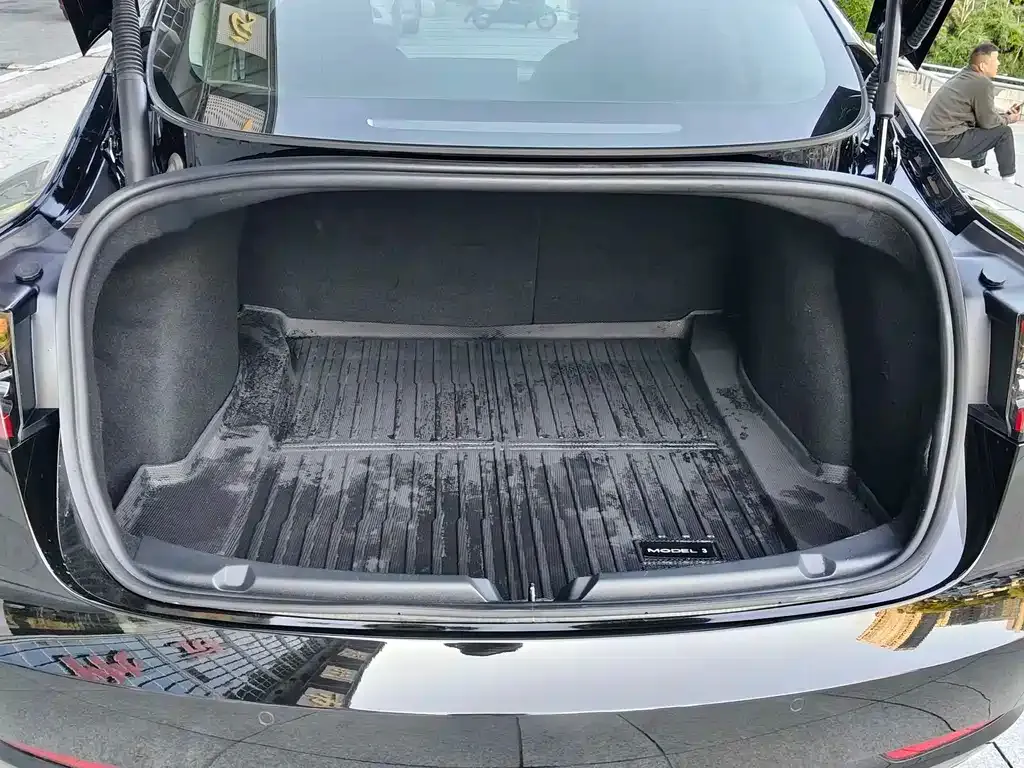 Tesla Model 3 — фото 3