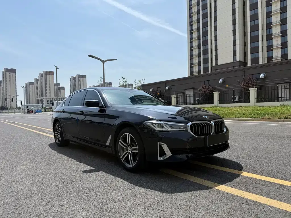 BMW 5 Series — фото 1