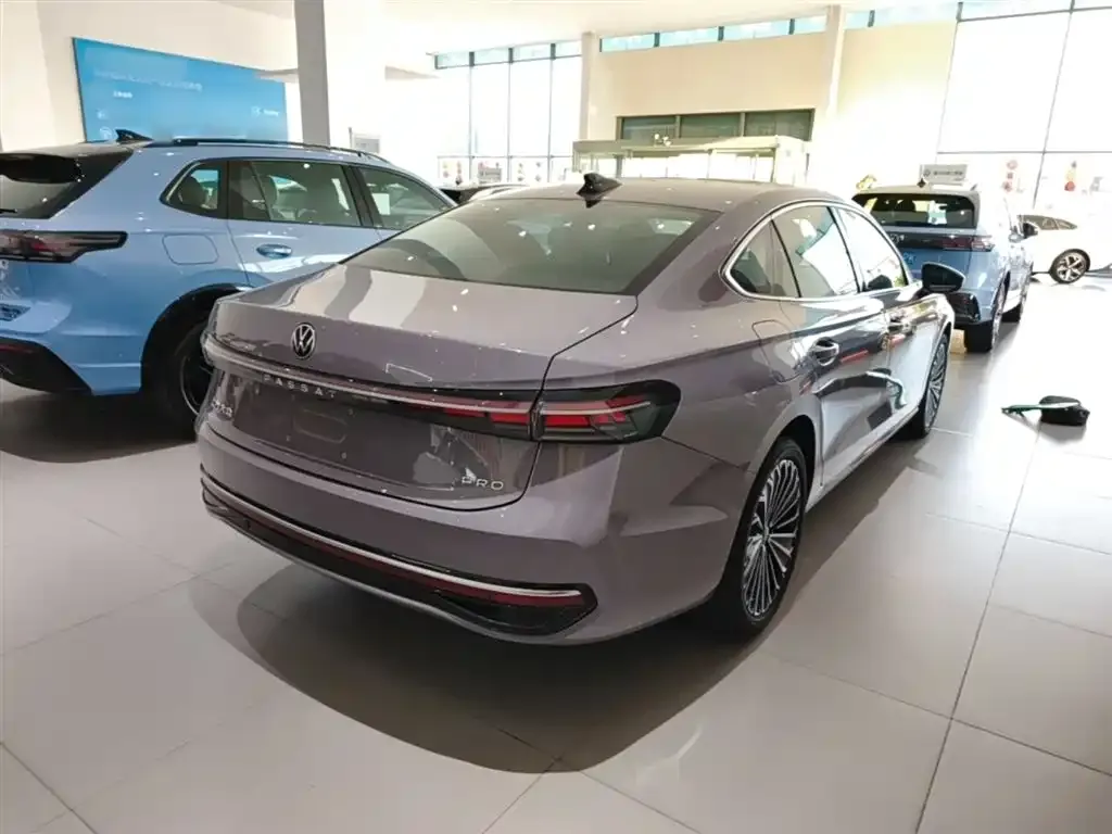Volkswagen Passat — фото 8
