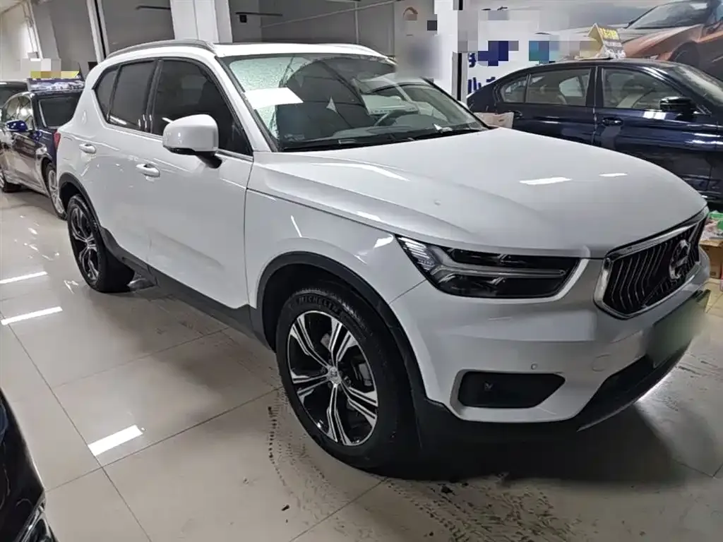 Volvo XC40 — фото 3