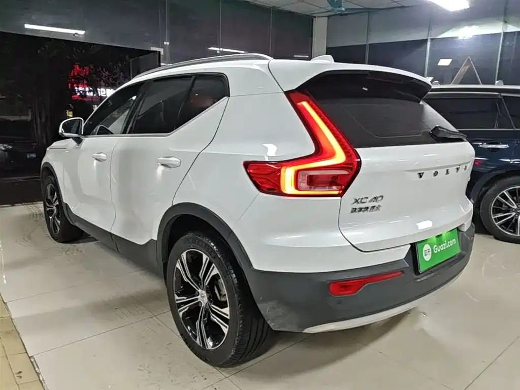 Volvo XC40 — фото 2