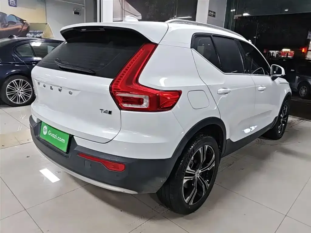 Volvo XC40 — фото 4